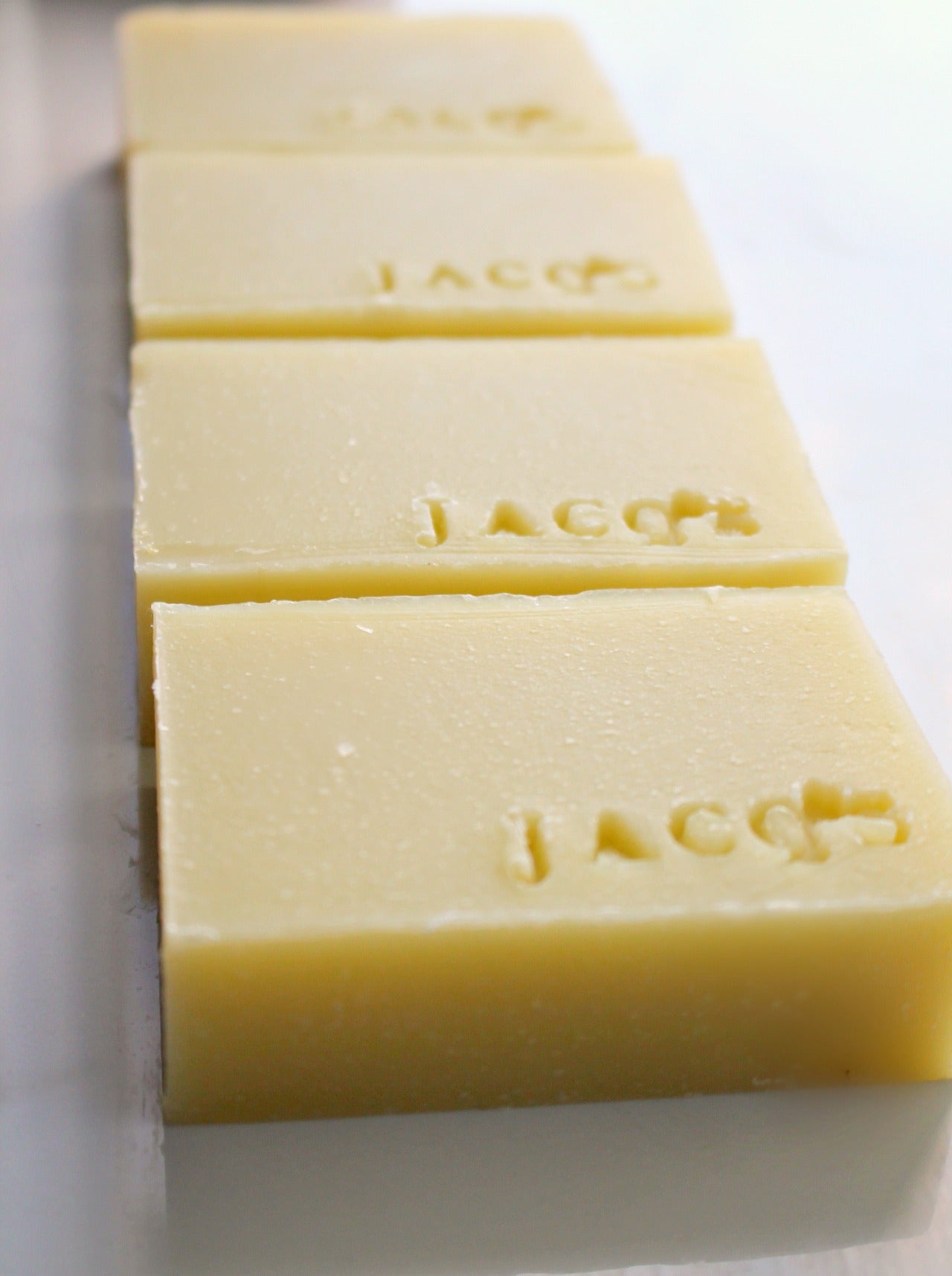JACQ's Yucca & Lavender Cleansing bar in ar ow